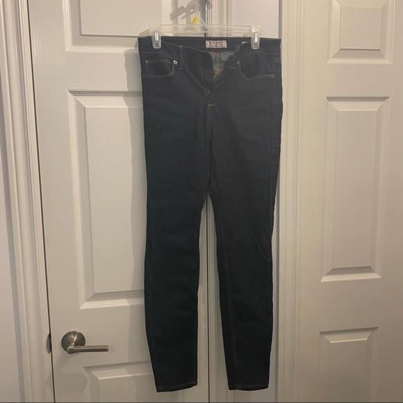 GUESS dark wash jeans, skinny style, 1981 retro, size 29 waist - Picture 1 of 6